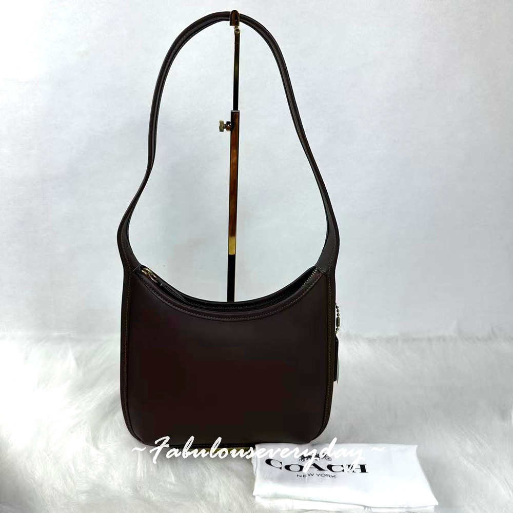 Coach Curve Zip Bag Shoulder Bag In Glovetanned Leather/Brass/Maple CAF11